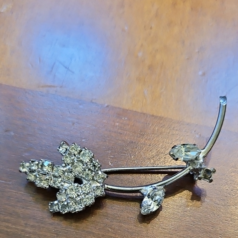 Elegant Silver Floral Brooch